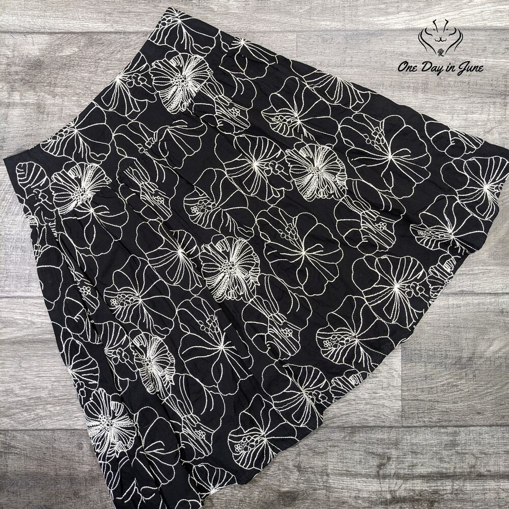 Chico's Embroidered A Line Skirt Size 0 (4)